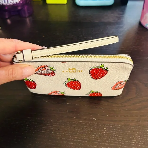 🍓NWT Coach Corner Zip Wristlet With Strawberry Design!🍓 - Picture 7 of 9
